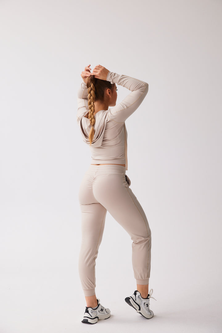 Lightweight Joggers 'Catch Me If You Can' - Almond Milk