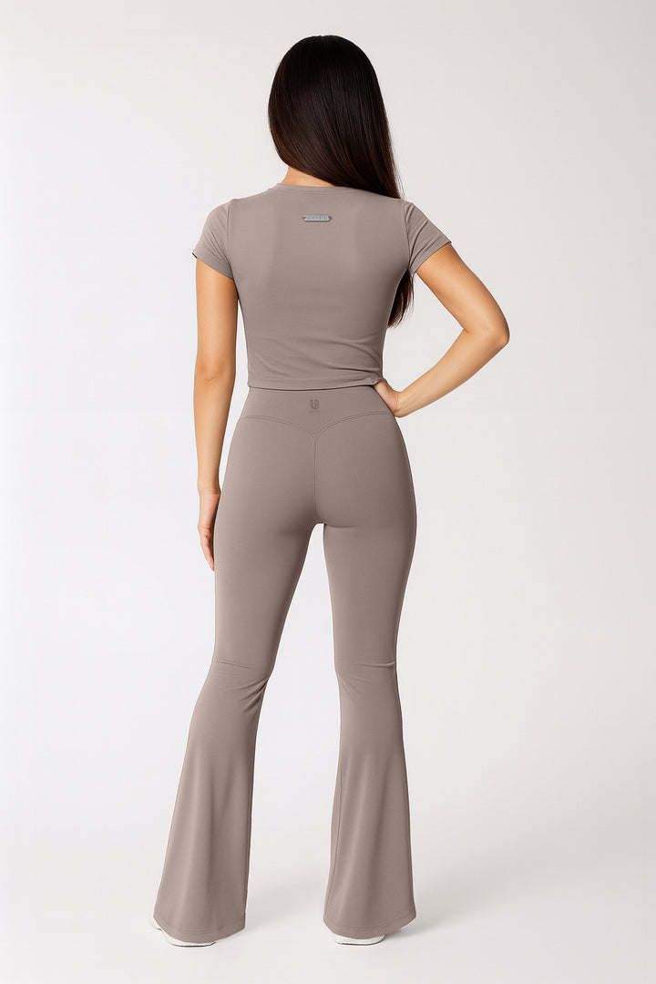 Supportive Fitted Tee 'Set The Barre' - Pine Bark